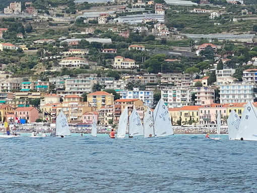 Parasailing. Ferve l'attività anche per la I Zona, in acqua anche i ragazzi di Savona