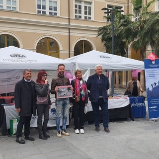 Savona quasi 50 commercianti addobbano la vetrina in rosa per il giro: i vincitori del concorso