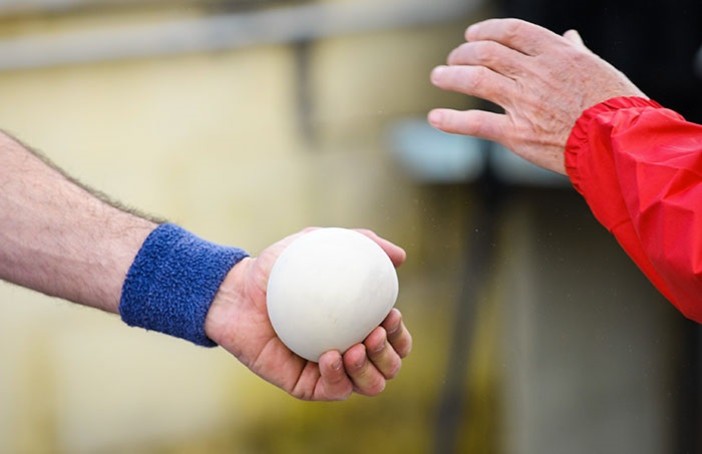 Pallapugno. Il turno infrasettimanale della Serie A Banca d'Alba e la situazione di campionati senior e giovanili Pallapugno. Il turno infrasettimanale della Serie A Banca d'Alba e la situazione di campionati senior e giovanili