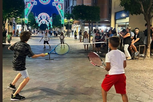 Pietra Ligure, racchette protagoniste nel cuore della città con "Tennis in piazza!"
