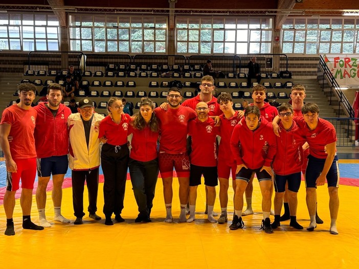 Lotta. La Portuali Savona torna da Varese con la medaglia d'oro al collo Lotta. La Portuali Savona torna da Varese con la medaglia d'oro al collo