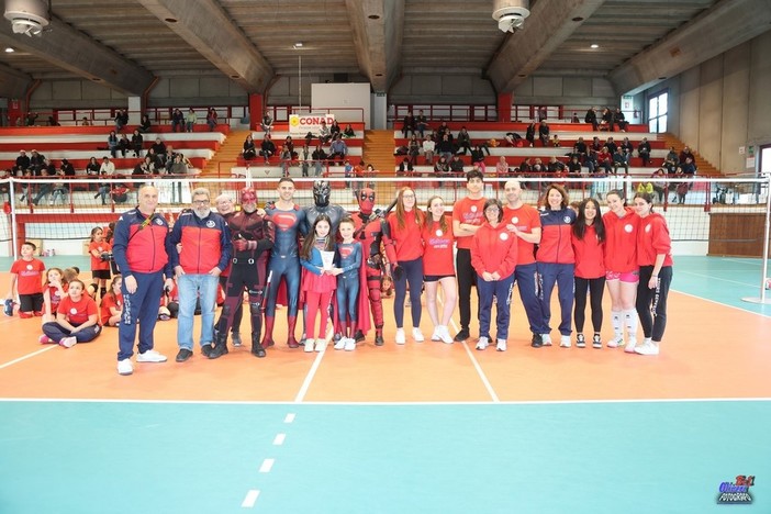 Pasqua solidale per la Pallavolo Carcare, uova di cioccolato per i bambini ricoverati in pediatria