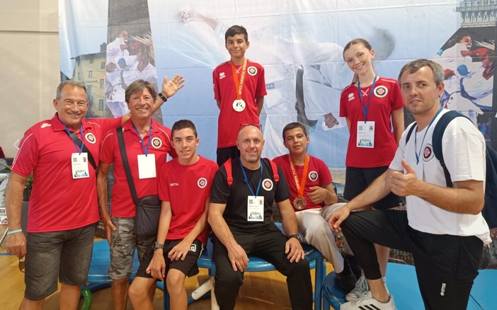 Karate. La Polisportiva Quiliano torna dagli Open di Torino con un ottimo ottavo posto di squadra Karate. La Polisportiva Quiliano torna dagli Open di Torino con un ottimo ottavo posto di squadra