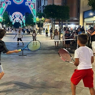 Pietra Ligure, racchette protagoniste nel cuore della città con "Tennis in piazza!" Pietra Ligure, racchette protagoniste nel cuore della città con "Tennis in piazza!"
