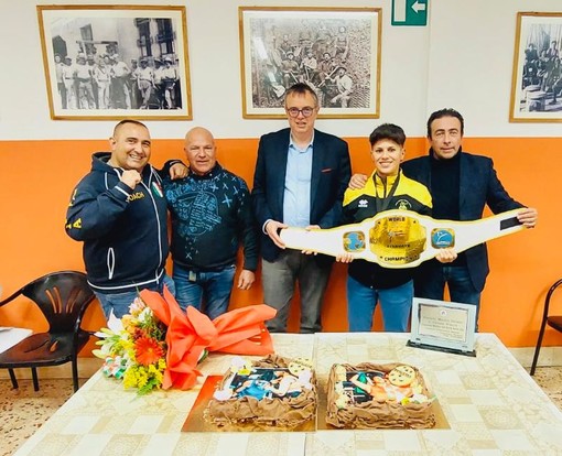 Savate. La cintura mondiale è arrivata a Savona, Chiara Vincis portata in trionfo (FOTO)