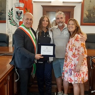 Pattinaggio. Festa grande per Sophia Martino, una targa speciale da parte del comune di Laigueglia