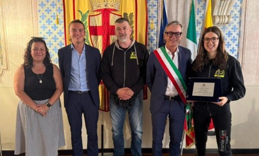 Pugilato. Il Comune di Albenga premia Amelia Zamana, il sindaco Tomatis: "Copito dalla sua maturità e determinazione" Pugilato. Il Comune di Albenga premia Amelia Zamana, il sindaco Tomatis: "Copito dalla sua maturità e determinazione"