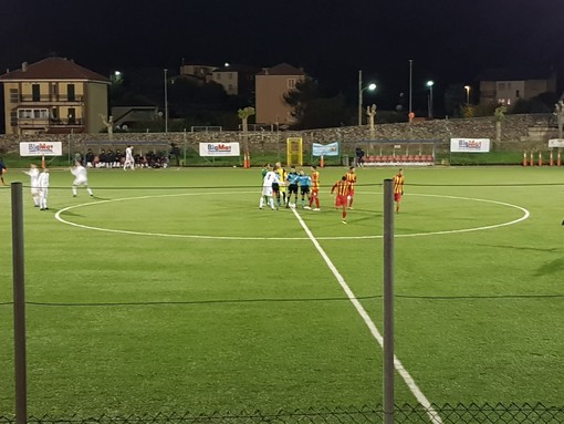 Calcio, Coppa Italia di Eccellenza. Al Finale basta un tempo per mandare al tappeto il Pietra: a Quiliano è 2-0