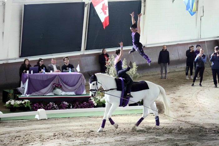 Volteggio equestre. La Pasqua delle Perle Nere di GiuEle si tinge di bronzo e di argento