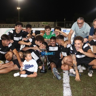 I campioni in carica di Interno Uno subito in campo