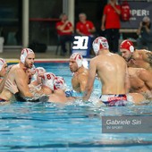 Pallanuoto, Champions League: show della Rari a Oradea, i biancorossi dominano e vincono 17-11 Pallanuoto, Champions League: show della Rari a Oradea, i biancorossi dominano e vincono 17-11