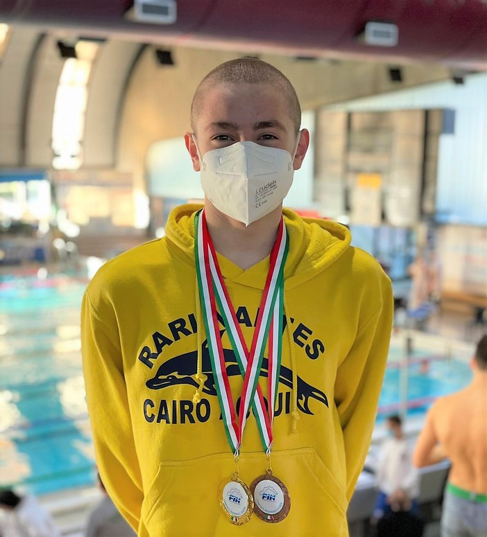 Nuoto: la Rari Nantes Cairo batte il colpo alla Sciorba. Cinque medaglie e buoni piazzamenti agli Italiani di Categoria