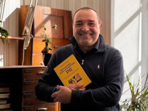 Bergeggi | Sabato la presentazione del libro di Roberto Stasio "Per favore...non chiamatemi PR". Bergeggi | Sabato la presentazione del libro di Roberto Stasio "Per favore...non chiamatemi PR".