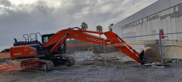 Savona, per la copertura della seconda vasca della Zanelli il Comune pensa ad un project financing Savona, per la copertura della seconda vasca della Zanelli il Comune pensa ad un project financing