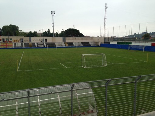 Calcetto: dal primo luglio si gioca al "Riva", nello stadio di Albenga tracciati due nuovi campetti Calcetto: dal primo luglio si gioca al "Riva", nello stadio di Albenga tracciati due nuovi campetti