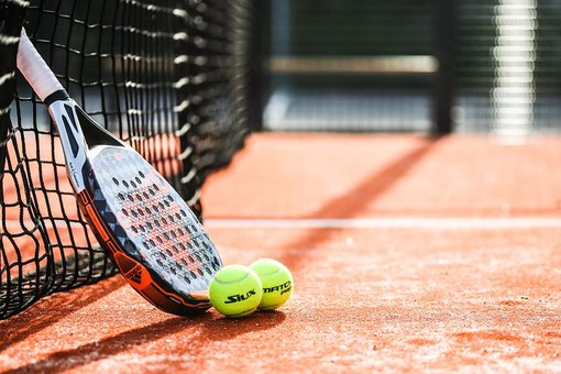 Scopri i diversi tipi di racchette da tennis per migliorare il tuo gioco