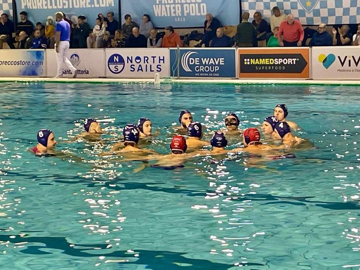 Pallanuoto. La Rari Nantes Savona tiene due tempi, la Pro Recco esce alla distanza e fa suo il derby