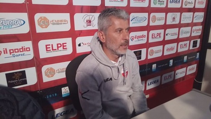 Calcio. Cuneo, mister Scazzola non ci sta dopo l'1-1 con l'Albissola: "Meritavamo i tre punti, clamoroso non fischiare certi rigori..." Calcio. Cuneo, mister Scazzola non ci sta dopo l'1-1 con l'Albissola: "Meritavamo i tre punti, clamoroso non fischiare certi rigori..."