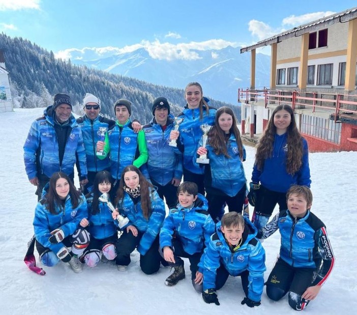 Sci, Sporting Savona. Il titolo regionale di slalom speciale nelle mani di Irene Lenzi e Vivan Petrini Sci, Sporting Savona. Il titolo regionale di slalom speciale nelle mani di Irene Lenzi e Vivan Petrini