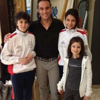 Nella foto Paolo Pizzo con Camilla e Carolina Gastaldi ed Arianna Astegiano