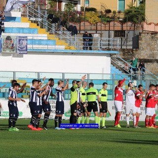 Calcio. Sanremese-Savona, più di un semplice derby di Coppa: alle 15.00 l'ennesimo capitolo dell'eterna sfida tra matuziani e striscioni Calcio. Sanremese-Savona, più di un semplice derby di Coppa: alle 15.00 l'ennesimo capitolo dell'eterna sfida tra matuziani e striscioni