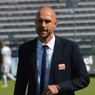 Calcio, Pistoiese - Savona. Sottili consiglia Riolfo: "Non far giocare i diffidati"