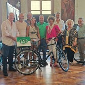 Ciclismo | Savona, premiati i vincitori del concorso "Vetrine in Rosa" dedicato al passaggio del Giro d'Italia Ciclismo | Savona, premiati i vincitori del concorso "Vetrine in Rosa" dedicato al passaggio del Giro d'Italia