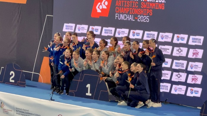 Nuoto Artistico, ItalRari d'oro agli Europei: la squadra azzurra con ben 5 savonesi vince la medaglia d’oro nell’Acrobatic Routine Nuoto Artistico, ItalRari d'oro agli Europei: la squadra azzurra con ben 5 savonesi vince la medaglia d’oro nell’Acrobatic Routine
