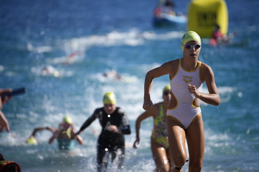 Swimtheisland: nel Golfo dell’Isola brillerà anche l’argento mondiale di Barbara Pozzobon Swimtheisland: nel Golfo dell’Isola brillerà anche l’argento mondiale di Barbara Pozzobon