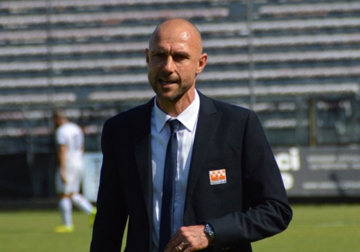 Calcio, Pistoiese - Savona. Sottili consiglia Riolfo: "Non far giocare i diffidati" Calcio, Pistoiese - Savona. Sottili consiglia Riolfo: "Non far giocare i diffidati"