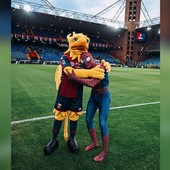 Spiderman Villardita si prende il &quot;Ferraris&quot; e condivide coi genoani il suo messaggio di solidarietà