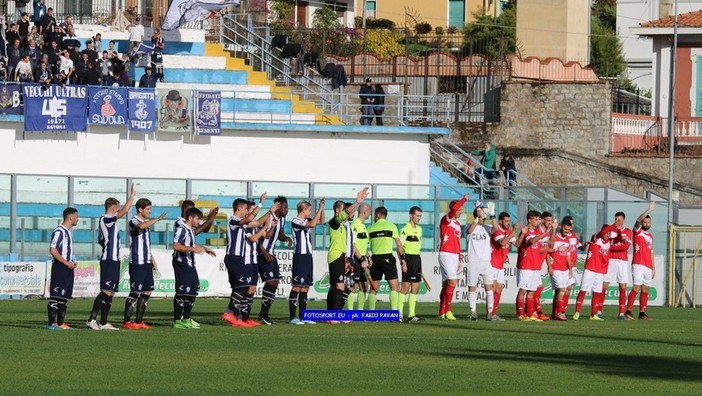 Calcio. Sanremese-Savona, più di un semplice derby di Coppa: alle 15.00 l'ennesimo capitolo dell'eterna sfida tra matuziani e striscioni Calcio. Sanremese-Savona, più di un semplice derby di Coppa: alle 15.00 l'ennesimo capitolo dell'eterna sfida tra matuziani e striscioni
