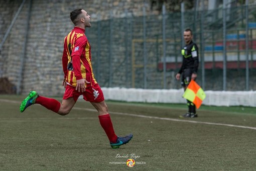 L'esultanza di Alfredo Saba al gol del 2-1 L'esultanza di Alfredo Saba al gol del 2-1