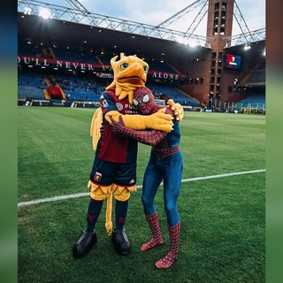 Spiderman Villardita si prende il &quot;Ferraris&quot; e condivide coi genoani il suo messaggio di solidarietà