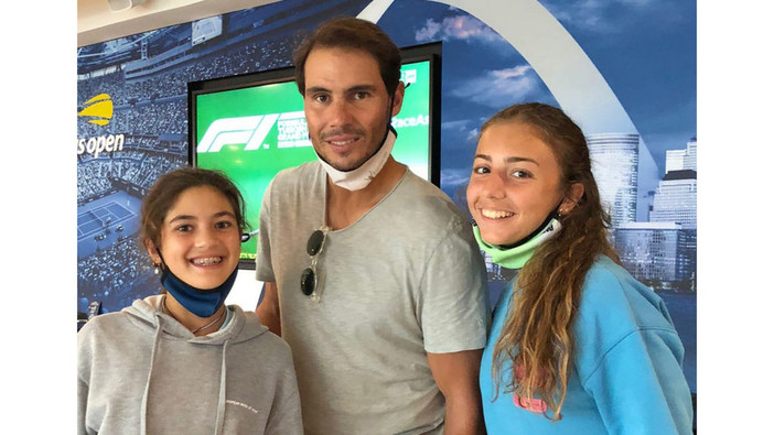 Federer promette, Nadal non tradisce: le tenniste Carola e Vittoria ospiti dell'accademia del campione spagnolo