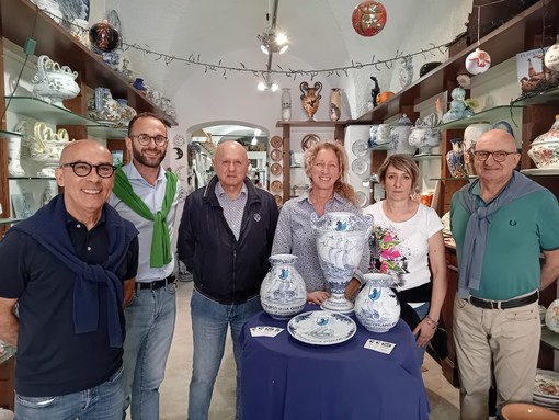 Calcio, Albissole. Domani la terza giornata del Torneo delle Ceramiche, i trofei nati dalle mani di Barbara Arto
