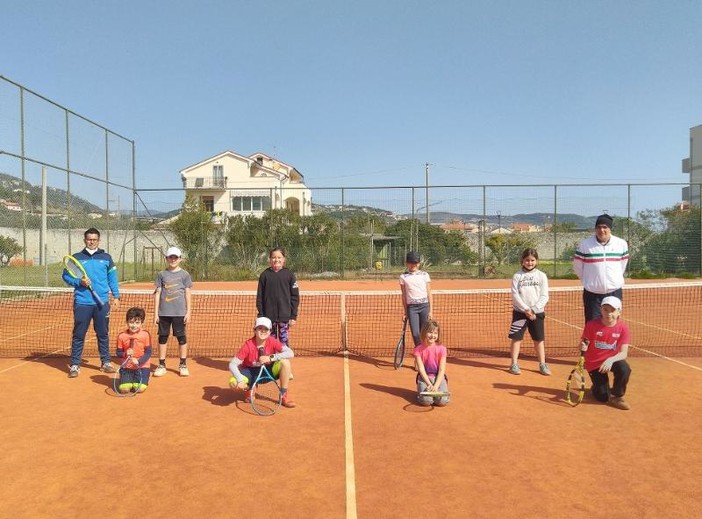 Tennis: dodici bimbi hanno partecipato al primo raduno Cap di Loano