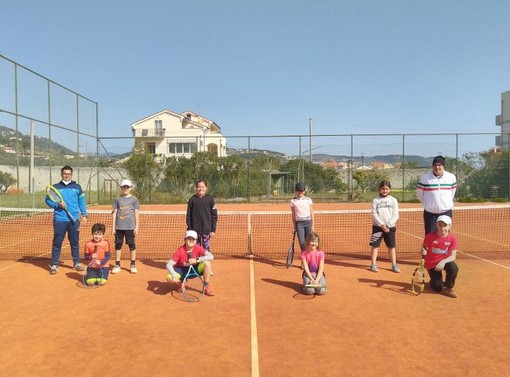 Tennis: dodici bimbi hanno partecipato al primo raduno Cap di Loano Tennis: dodici bimbi hanno partecipato al primo raduno Cap di Loano