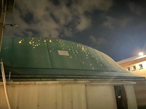 La tensostruttura di via Cornareto danneggiata dalla grandine