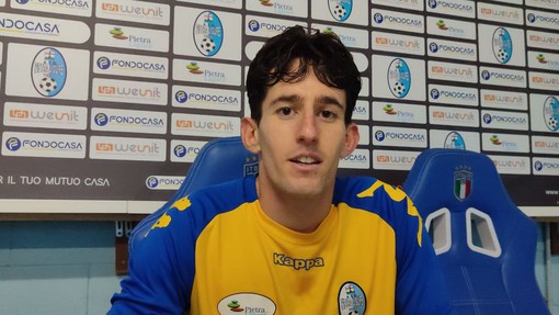 Calcio, Castiglione promuove il Pietra e si gode la sua prova: "Partita sempre in controllo. Qui sono contento, mi sto rifacendo" Calcio, Castiglione promuove il Pietra e si gode la sua prova: "Partita sempre in controllo. Qui sono contento, mi sto rifacendo"