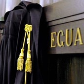 Palpeggiamenti e tentati baci mentre erano in gita in spiaggia a Bergeggi: condannato a 3 anni Palpeggiamenti e tentati baci mentre erano in gita in spiaggia a Bergeggi: condannato a 3 anni