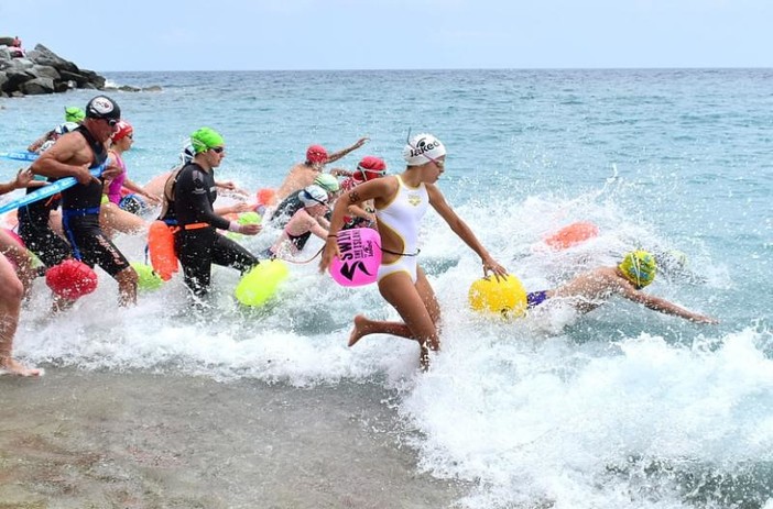 Campionato Nazionale CSI Open Water: prima tappa da Spotorno a Bergeggi con 350 atleti Campionato Nazionale CSI Open Water: prima tappa da Spotorno a Bergeggi con 350 atleti