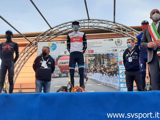 Ciclismo. Il Trofeo Laigueglia va a Mollema, completano il podio Bernal e Vansevenant (FOTO E VIDEO)