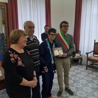 Albisola celebra in comune l’argento di Simone Salvo agli Special Olympics (FOTO e VIDEO)