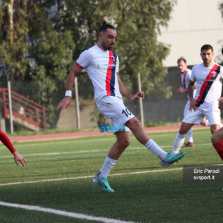 Calcio. Serie D. Derthona e Pont Donnaz sulla strada playoff di Vado e Albenga, savonesi in trasferta per lanciare la volata finale Calcio. Serie D. Derthona e Pont Donnaz sulla strada playoff di Vado e Albenga, savonesi in trasferta per lanciare la volata finale