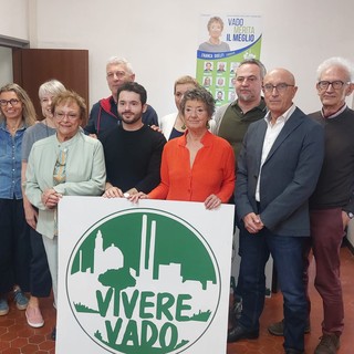 Giù il velo, Vivere Vado si presenta con la candidata sindaco Franca Guelfi: presentata la lista