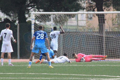 Calcio. Serie D, si avvicina la resa dei conti tra playoff e playout: il Vado ospita la Castanese, Ligorna all'esame Sanremese, Derthona in Val d'Aosta senza margini di errore Calcio. Serie D, si avvicina la resa dei conti tra playoff e playout: il Vado ospita la Castanese, Ligorna all'esame Sanremese, Derthona in Val d'Aosta senza margini di errore