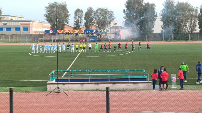 Calcio. Serie D, il Vado rialza la testa: Donaggio e Cenci stendono il Ligorna, al "Chittolina" è 3-1 per i rossoblu Calcio. Serie D, il Vado rialza la testa: Donaggio e Cenci stendono il Ligorna, al "Chittolina" è 3-1 per i rossoblu