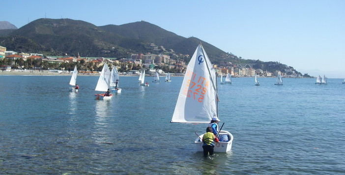 Vela: niente vento a Varazze, annullato il Memorial Bruzzone Vela: niente vento a Varazze, annullato il Memorial Bruzzone