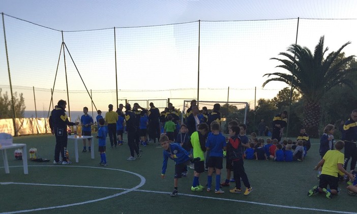 La Scuola calcio GUGLIE del Varazze don Bosco 1912 ricorda Guglielmo Fulcner